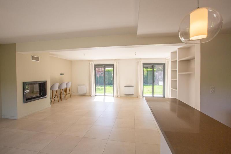 Maison - 180 m² - 7 pièces