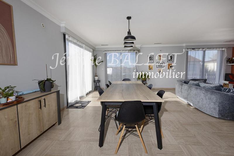 Maison - 180 m² - 6 pièces