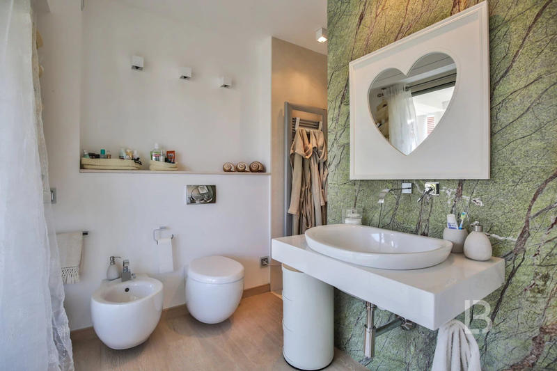 Maison - 240 m² - 8 pièces