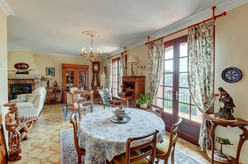 Villa - 231 m² - 5 pièces