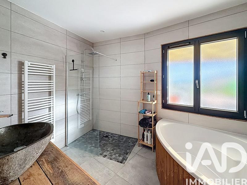 Maison - 102 m² - 4 pièces