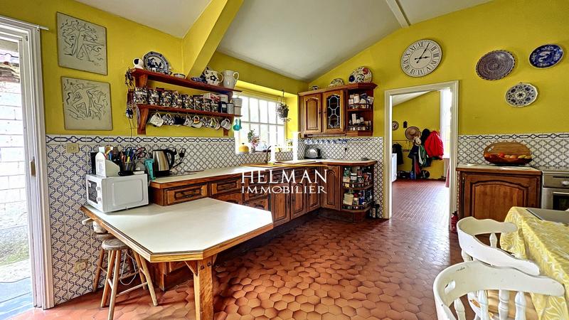 Maison - 319 m² - 9 pièces