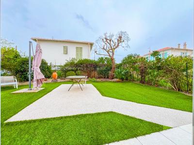 Appartement - 90 m² - 5 pièces