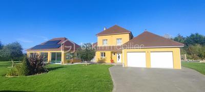 Maison - 218 m² - 7 pièces