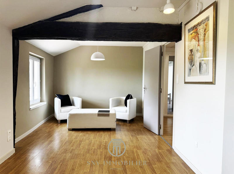 Maison - 221 m² - 7 pièces