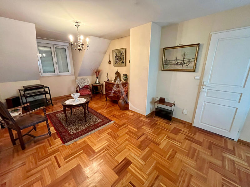 Appartement - 180 m² - 5 pièces