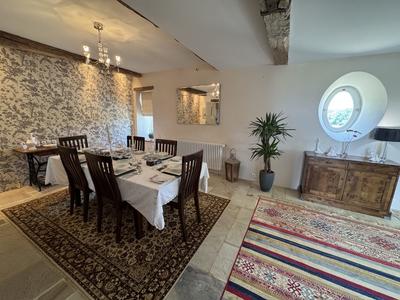 Maison - 345 m² - 11 pièces