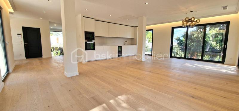 Villa - 229 m² - 5 pièces