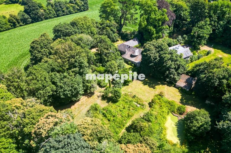 Maison - 1 275 m² - 19 pièces