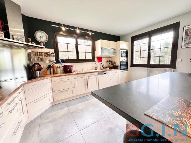 Propriété - 215 m² - 8 pièces