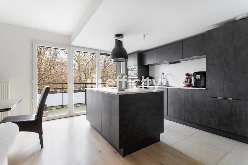 Appartement - 92 m² - 4 pièces