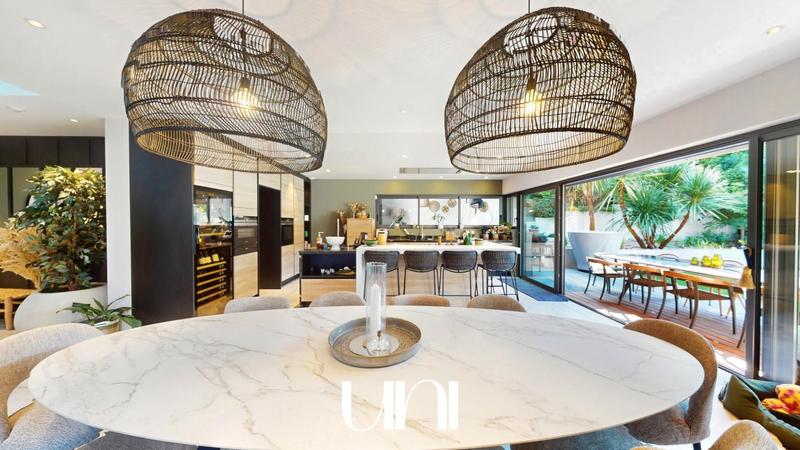 Maison - 270 m² - 7 pièces