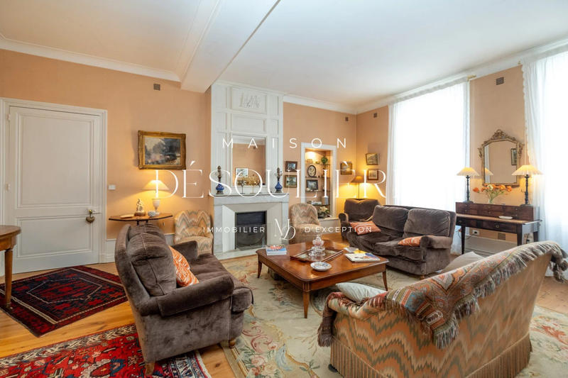 Maison - 300 m² - 7 pièces