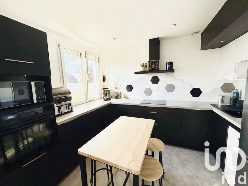 Maison - 180 m² - 8 pièces