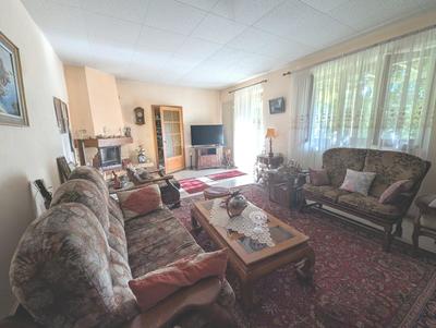 Maison - 201 m² - 7 pièces