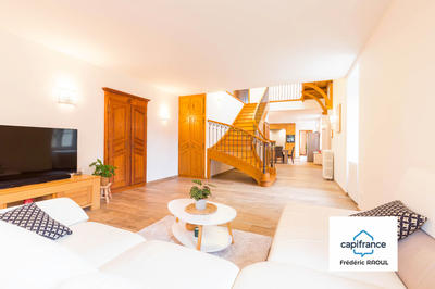 Maison - 240 m² - 8 pièces