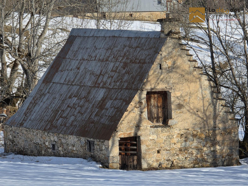 Maison ancienne - 200 m² - 2 pièces