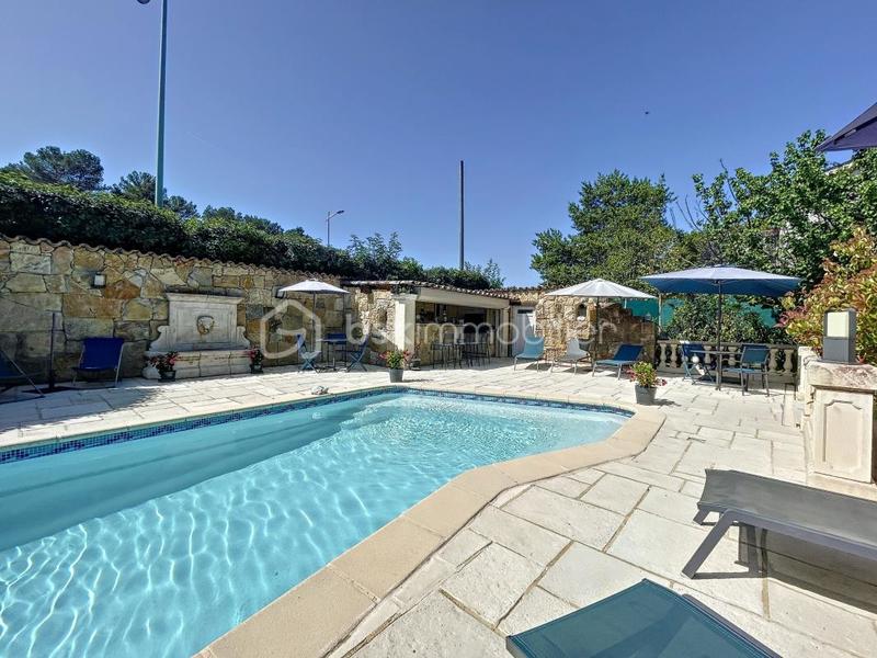 Villa - 327 m² - 14 pièces