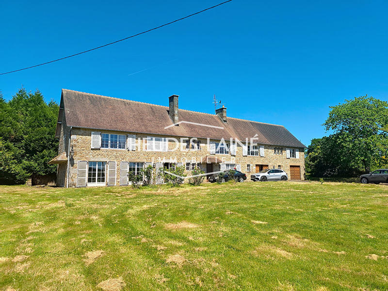 Maison - 310 m² - 11 pièces