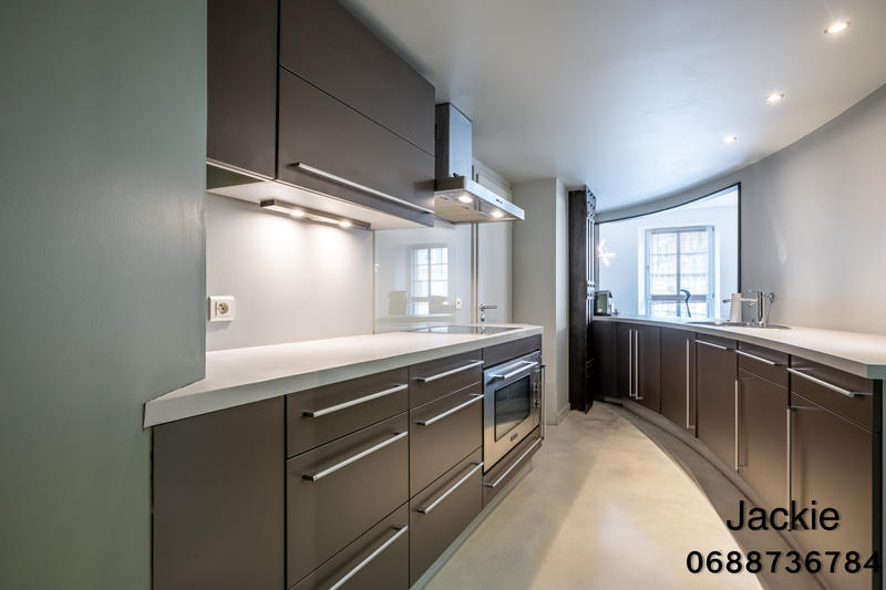 Appartement - 160 m² - 4 pièces