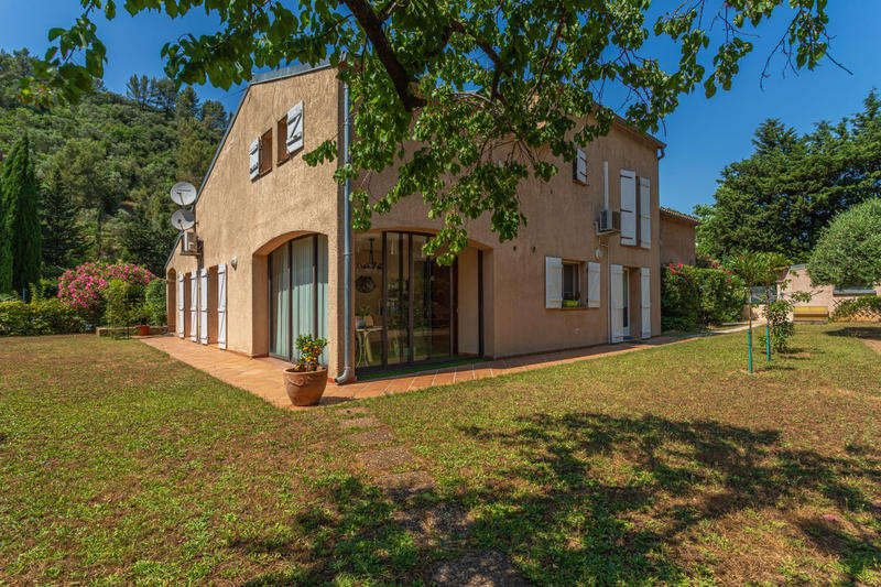 Maison - 250 m² - 9 pièces