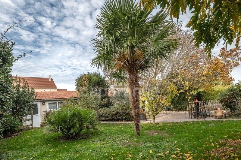 Maison - 180 m² - 8 pièces