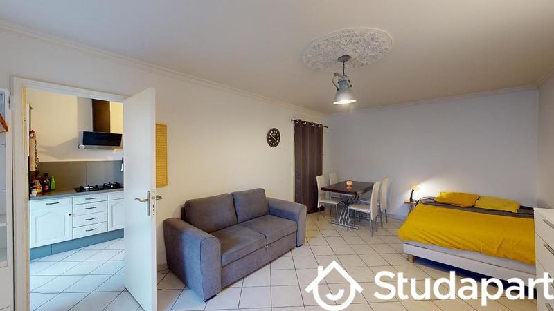 Chambre - 80 m² - 1 pièce