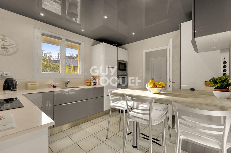 Maison - 254 m² - 8 pièces