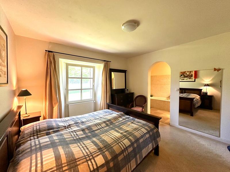 Maison - 230 m² - 9 pièces