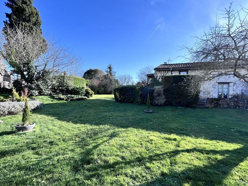 Maison traditionnelle - 350 m² - 14 pièces