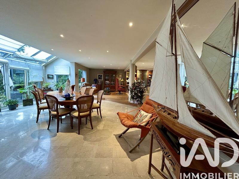 Maison de maîtres - 272 m² - 9 pièces