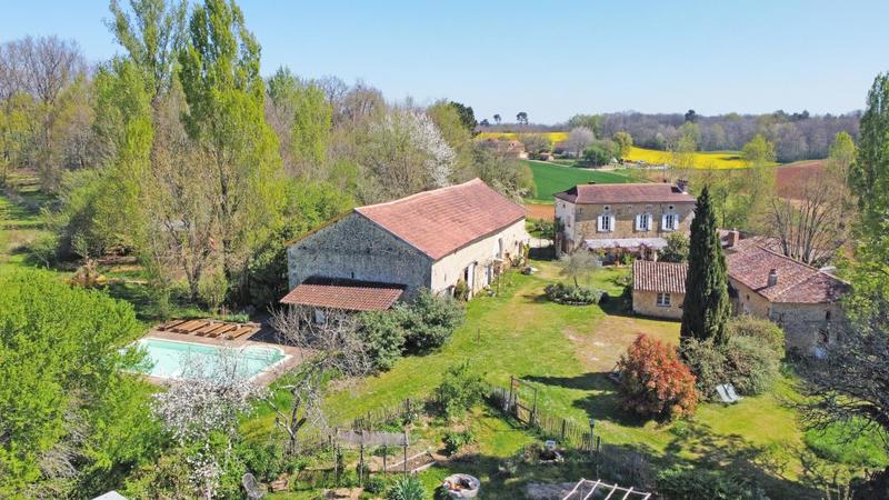 Maison - 260 m² - 9 pièces