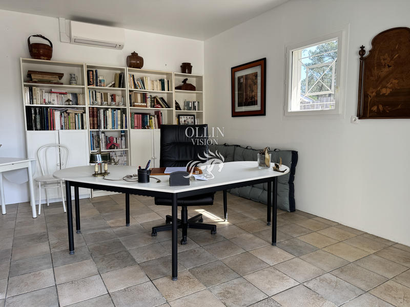 Villa - 208 m² - 9 pièces