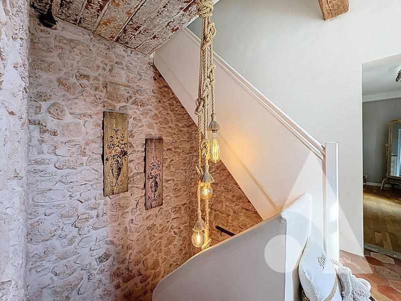 Maison - 250 m² - 7 pièces