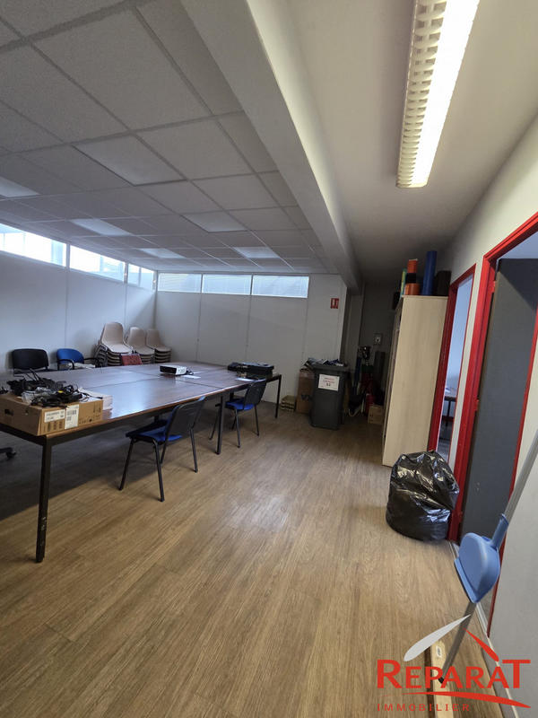 Local commercial - 1 100 m²