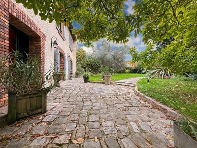 Maison - 291 m² - 9 pièces