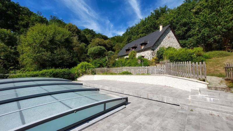 Maison traditionnelle - 238 m² - 10 pièces