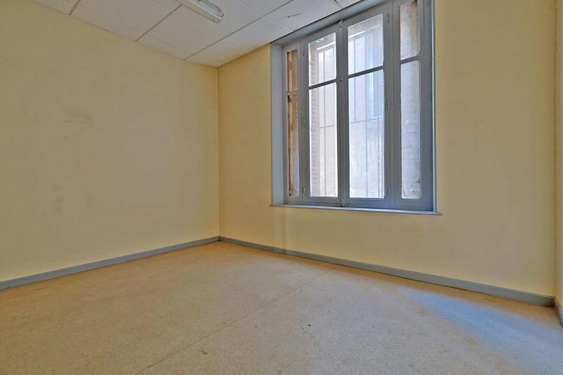 Immeuble - 140 m² - 8 pièces