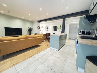 Appartement - 85 m² - 3 pièces