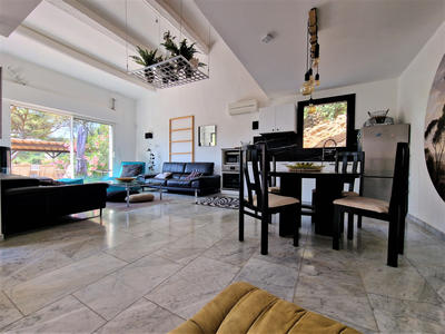 Maison - 213 m² - 6 pièces