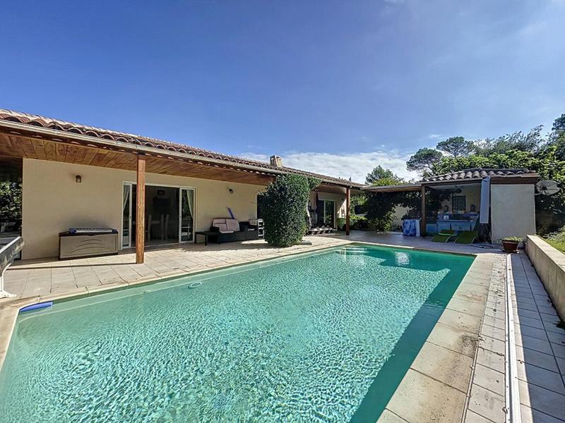 Maison - 140 m² - 6 pièces