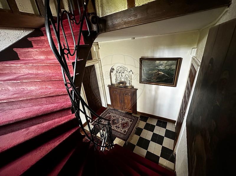 Propriété - 380 m² - 13 pièces