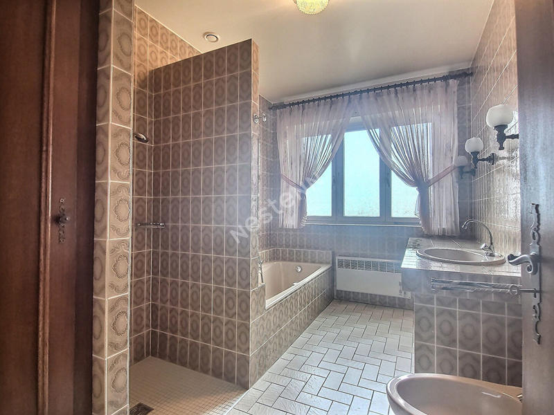 Maison - 177 m² - 8 pièces