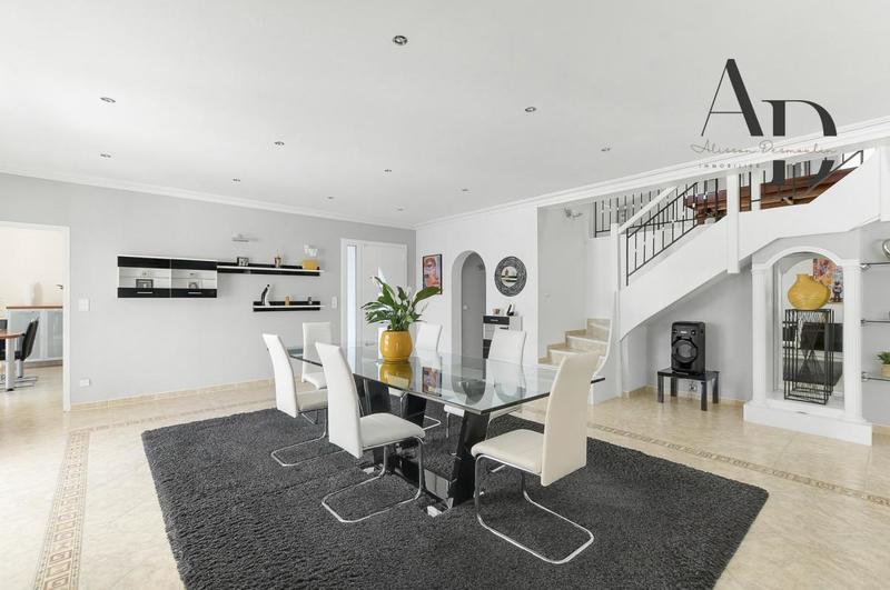 Maison - 285 m² - 7 pièces