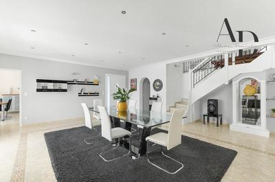 Maison - 285 m² - 7 pièces