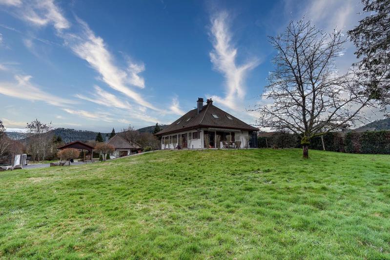 Maison - 265 m² - 10 pièces