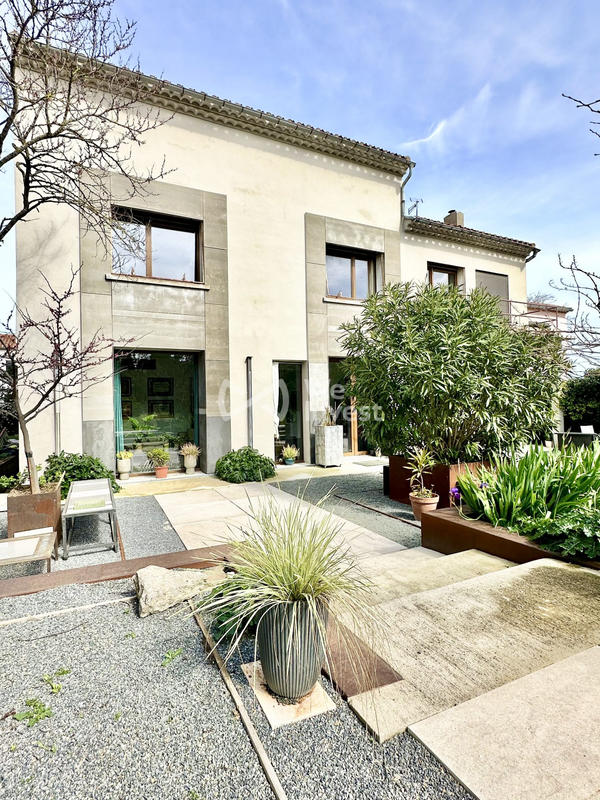 Maison - 240 m² - 6 pièces