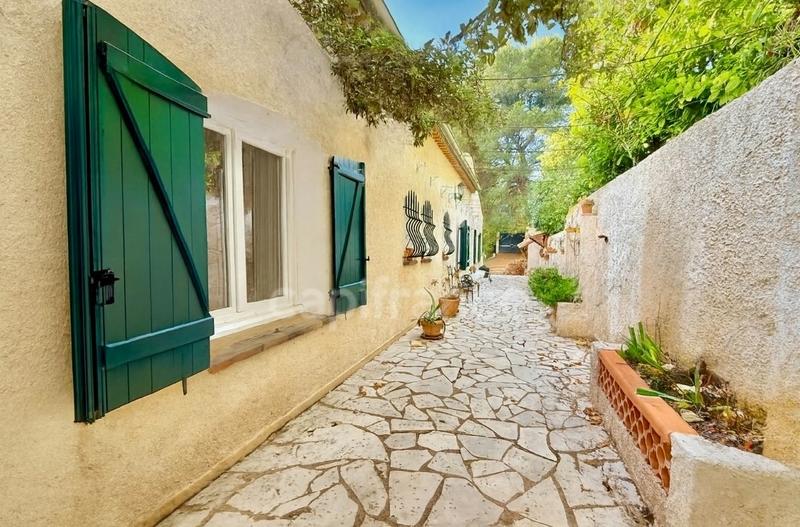 Maison - 235 m² - 7 pièces