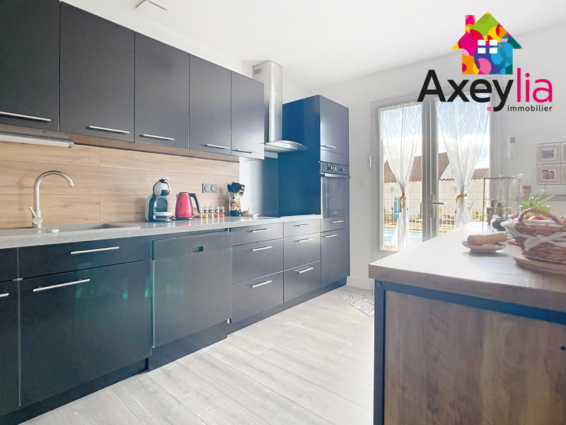 Maison - 90 m² - 5 pièces