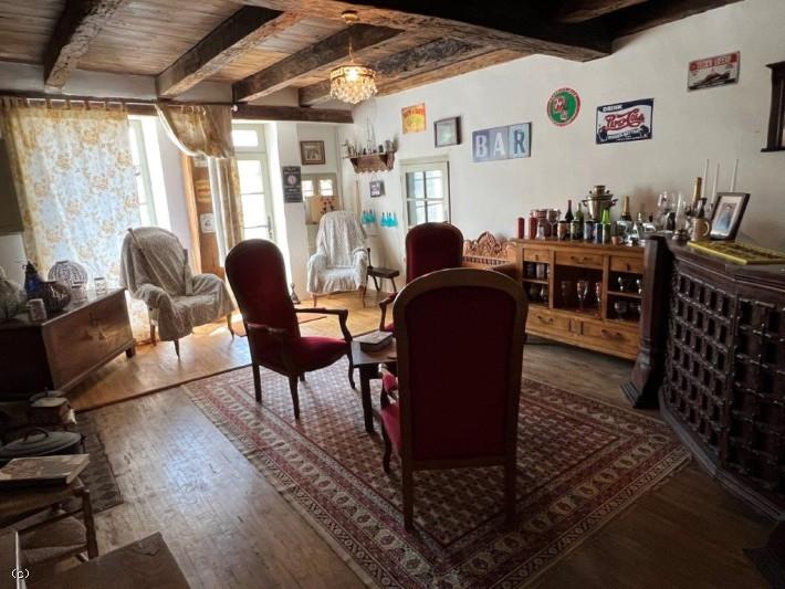 Maison ancienne - 313 m² - 8 pièces